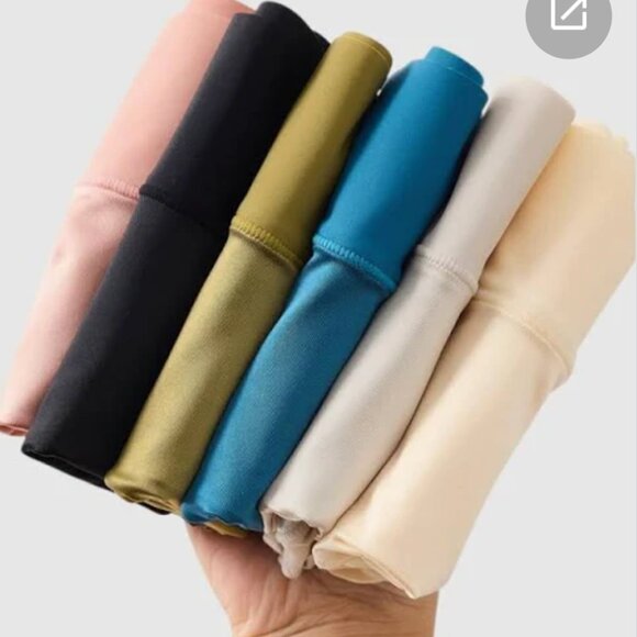 NWT Silky High-Waist Seamless Briefs With Scalloped Edges - Street Size XS/S - Picture 3 of 7